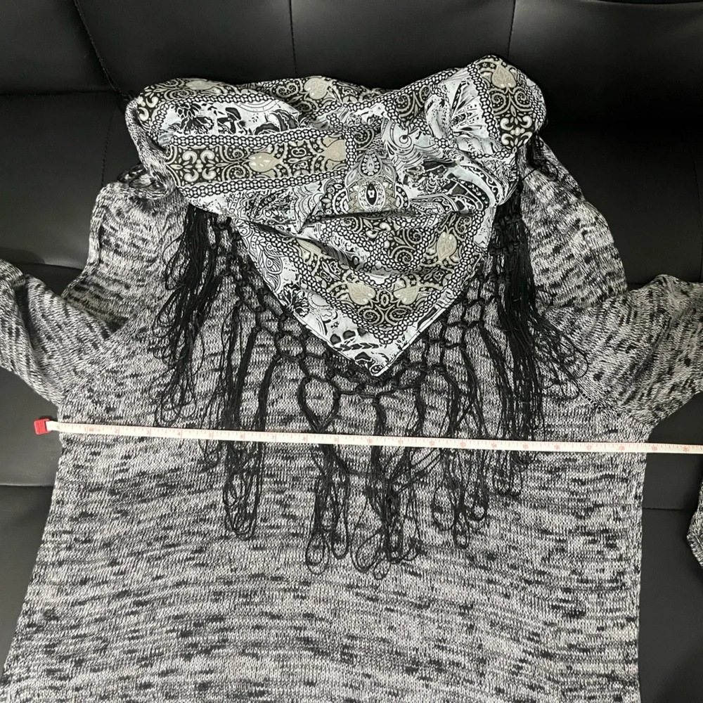 NWOT TANTRUMS XXL Grey Black White light Sweater Tunic w Bandanna Fringe Scarf - Picture 6 of 9